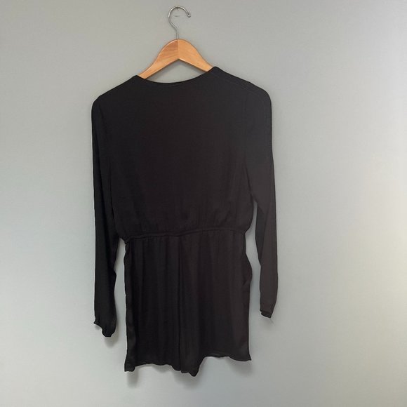 Alice + Urban Outfitters Long Sleeve Black V-neck romper size Large - Picture 10 of 12